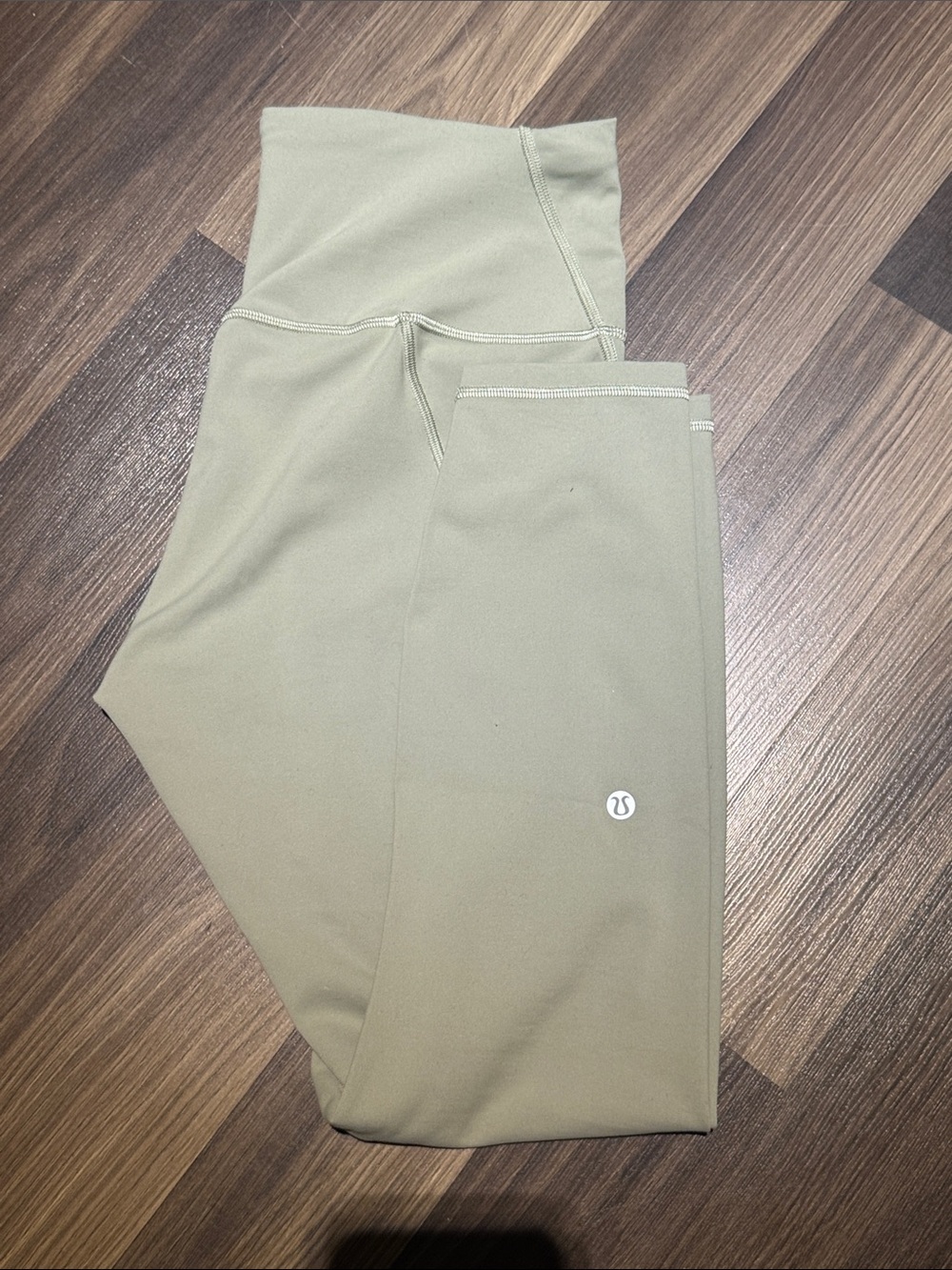 ⭐️ Lululemon Sage Green size 10 Leggings / 25 inseam